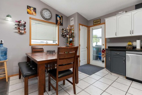 6122 32 Avenue, Camrose, AB - Indoor
