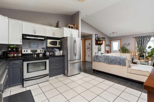 6122 32 Avenue, Camrose, AB - Indoor Photo Showing Kitchen