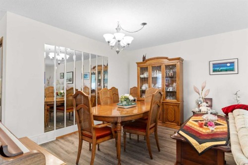 27-2821 Botterill Crescent, Red Deer, AB - Indoor Photo Showing Dining Room