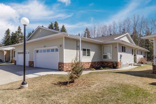 27-2821 Botterill Crescent, Red Deer, AB - Outdoor