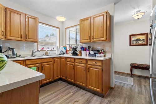 27-2821 Botterill Crescent, Red Deer, AB - Indoor Photo Showing Kitchen With Double Sink