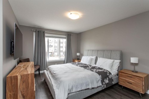 67 Thomlison Avenue, Red Deer, AB - Indoor Photo Showing Bedroom