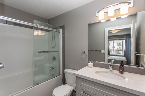 67 Thomlison Avenue, Red Deer, AB - Indoor Photo Showing Bathroom