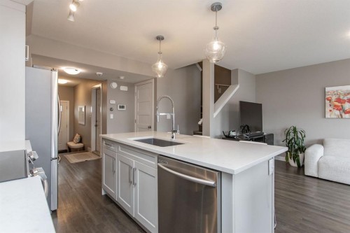 67 Thomlison Avenue, Red Deer, AB - Indoor Photo Showing Kitchen