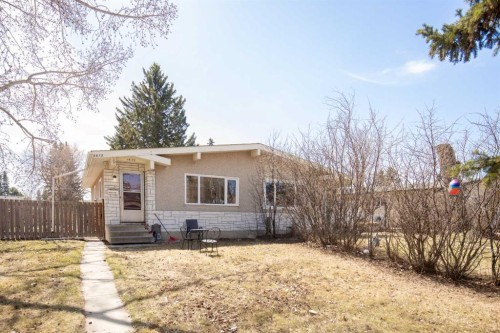 5615 56 Avenue  Lacombe, AB T4L 1L9
