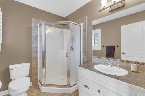 18 Shaw Close, Red Deer, AB - Indoor Photo Showing Bathroom