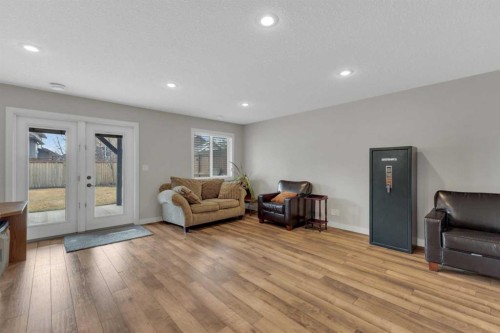 18 Shaw Close, Red Deer, AB - Indoor Photo Showing Living Room