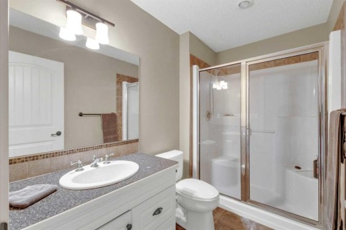18 Shaw Close, Red Deer, AB - Indoor Photo Showing Bathroom