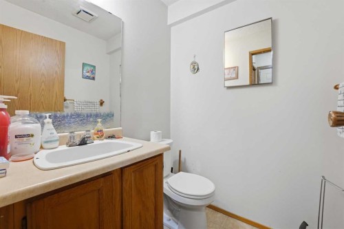 39 Greene Close, Red Deer, AB - Indoor Photo Showing Bathroom