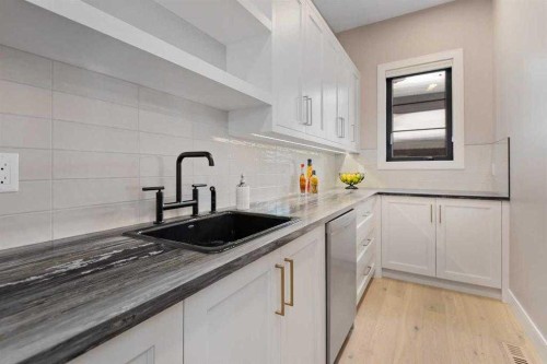 57 Larratt Close, Red Deer, AB - Indoor Photo Showing Kitchen