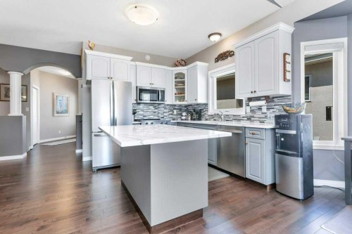 10-32 Dowler Street, Red Deer, AB - Indoor Photo Showing Kitchen With Upgraded Kitchen