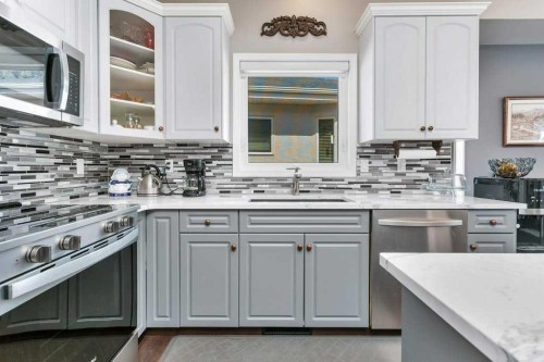 10-32 Dowler Street, Red Deer, AB - Indoor Photo Showing Kitchen With Upgraded Kitchen