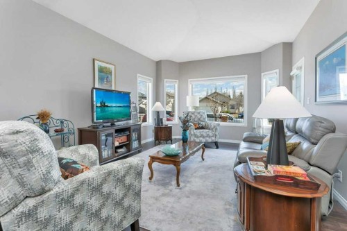 10-32 Dowler Street, Red Deer, AB - Indoor Photo Showing Living Room