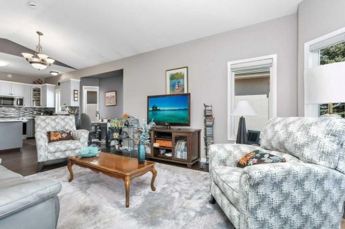 10-32 Dowler Street, Red Deer, AB - Indoor Photo Showing Living Room