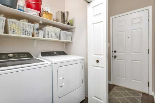 10-32 Dowler Street, Red Deer, AB - Indoor Photo Showing Laundry Room