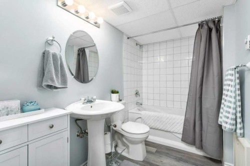 10-32 Dowler Street, Red Deer, AB - Indoor Photo Showing Bathroom