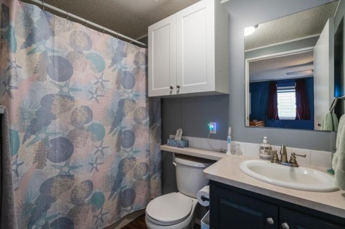 16 Main Street, Edberg, AB - Indoor Photo Showing Bathroom