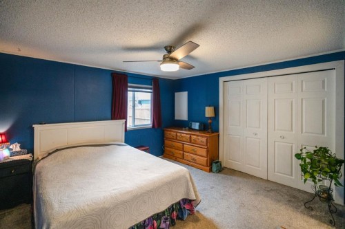 16 Main Street, Edberg, AB - Indoor Photo Showing Bedroom