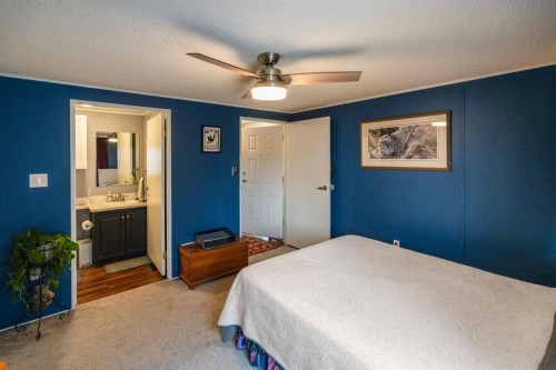 16 Main Street, Edberg, AB - Indoor Photo Showing Bedroom