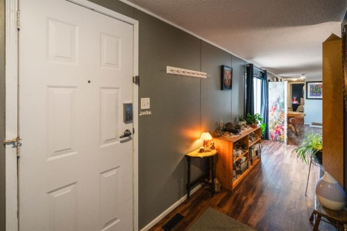 16 Main Street, Edberg, AB - Indoor Photo Showing Other Room