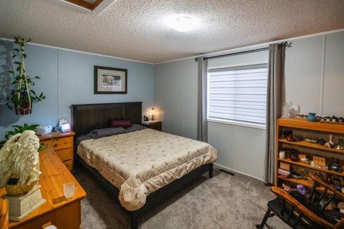 16 Main Street, Edberg, AB - Indoor Photo Showing Bedroom