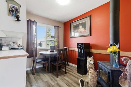 4820 48 Avenue, Innisfail, AB - Indoor Photo Showing Dining Room