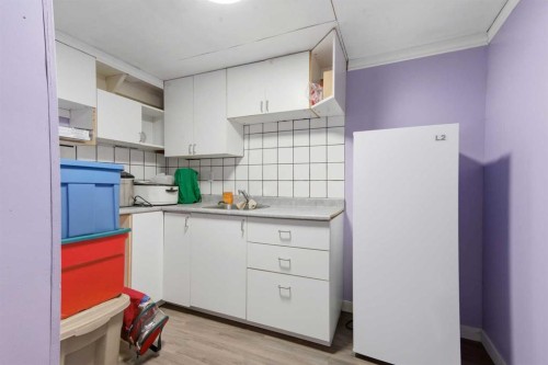4820 48 Avenue, Innisfail, AB - Indoor Photo Showing Kitchen