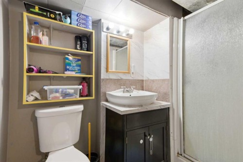 4820 48 Avenue, Innisfail, AB - Indoor Photo Showing Bathroom