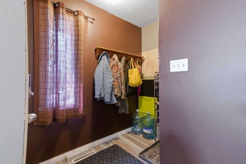 4820 48 Avenue, Innisfail, AB - Indoor
