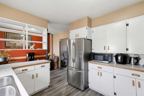 4820 48 Avenue, Innisfail, AB - Indoor Photo Showing Kitchen
