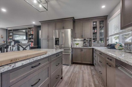 5616 55 Avenue, Lacombe, AB - Indoor Photo Showing Kitchen With Upgraded Kitchen
