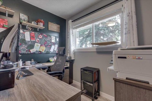 5616 55 Avenue, Lacombe, AB - Indoor