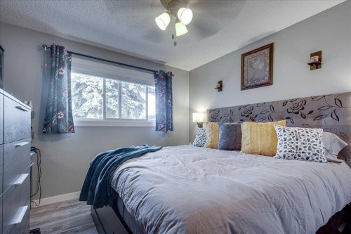 5616 55 Avenue, Lacombe, AB - Indoor Photo Showing Bedroom