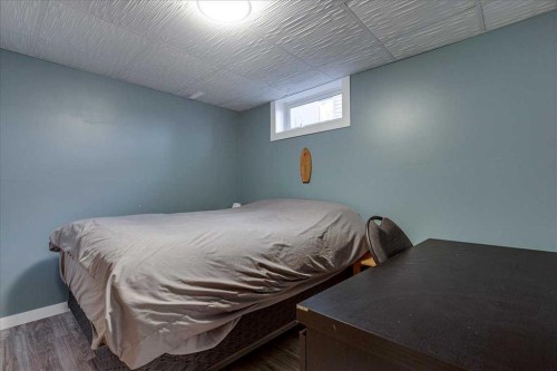 5616 55 Avenue, Lacombe, AB - Indoor Photo Showing Bedroom