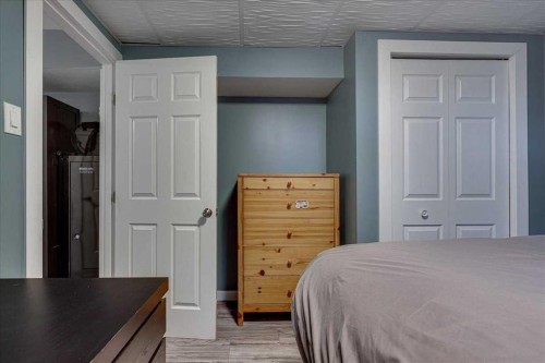 5616 55 Avenue, Lacombe, AB - Indoor Photo Showing Bedroom
