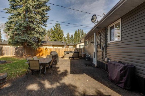 5616 55 Avenue, Lacombe, AB - Outdoor