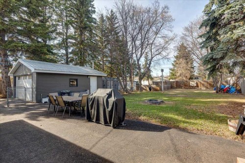 5616 55 Avenue, Lacombe, AB - Outdoor
