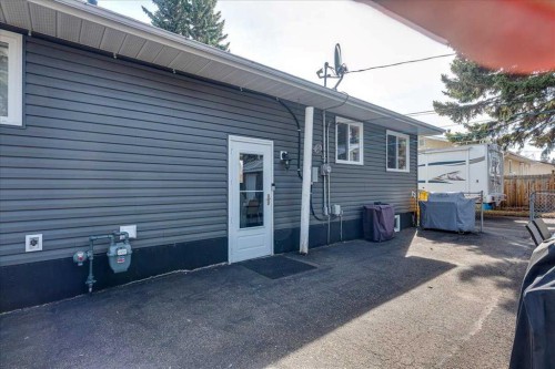5616 55 Avenue, Lacombe, AB - Outdoor With Exterior