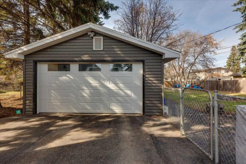 5616 55 Avenue, Lacombe, AB - Outdoor
