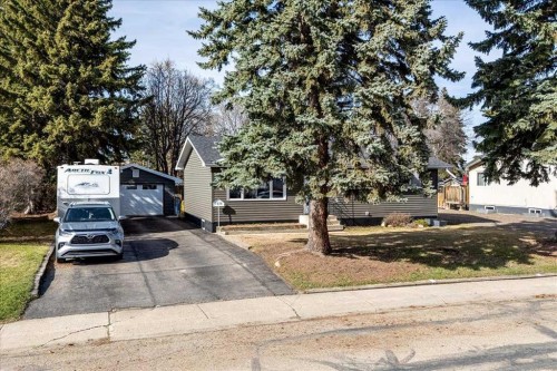 5616 55 Avenue, Lacombe, AB - Outdoor