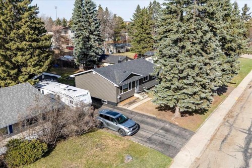 5616 55 Avenue, Lacombe, AB - Outdoor