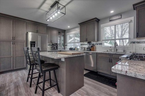5616 55 Avenue, Lacombe, AB - Indoor Photo Showing Kitchen With Upgraded Kitchen
