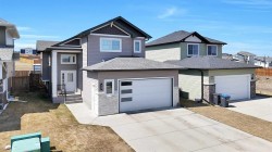 11 Craig Road Sylvan Lake, AB T4S 0N7