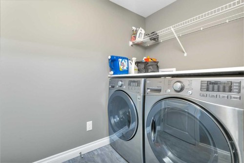 11 Craig Road, Sylvan Lake, AB - Indoor Photo Showing Laundry Room