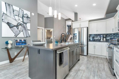 11 Craig Road, Sylvan Lake, AB - Indoor Photo Showing Kitchen With Upgraded Kitchen