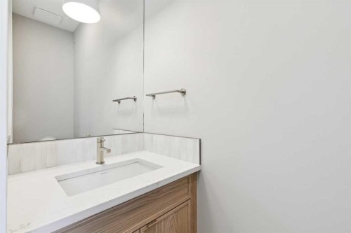 413 Shawnee Terrace Sw, Calgary, AB - Indoor Photo Showing Bathroom