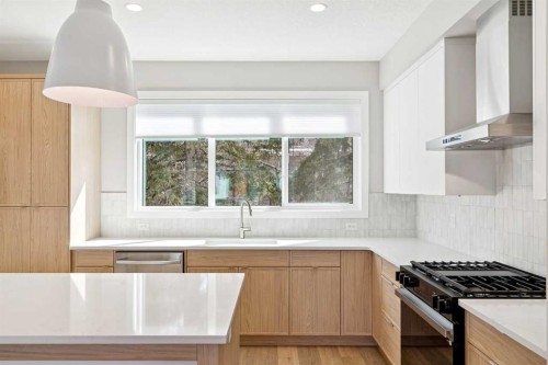413 Shawnee Terrace Sw, Calgary, AB - Indoor Photo Showing Kitchen With Upgraded Kitchen