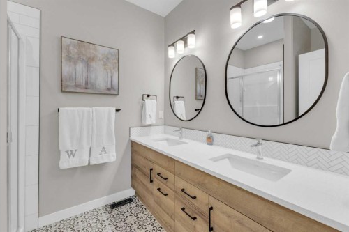 31 Vanson Close, Sylvan Lake, AB - Indoor Photo Showing Bathroom
