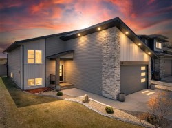 31 Vanson Close Sylvan Lake, AB T4S 0M3