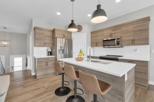 31 Vanson Close, Sylvan Lake, AB - Indoor Photo Showing Kitchen With Stainless Steel Kitchen With Double Sink With Upgraded Kitchen